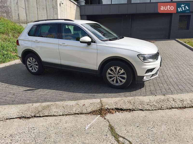 Позашляховик / Кросовер Volkswagen Tiguan 2016 в Києві