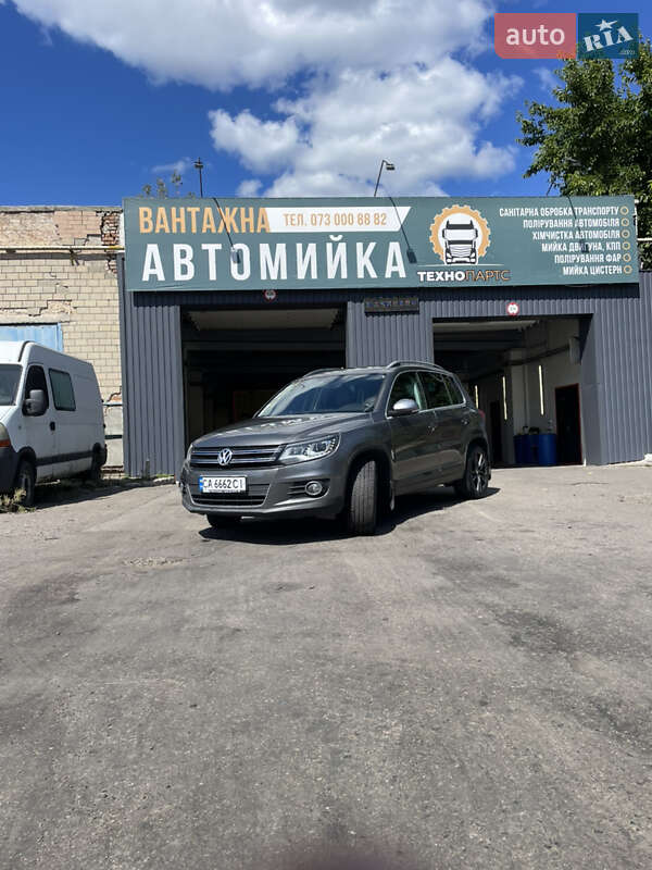 Внедорожник / Кроссовер Volkswagen Tiguan 2011 в Черкассах