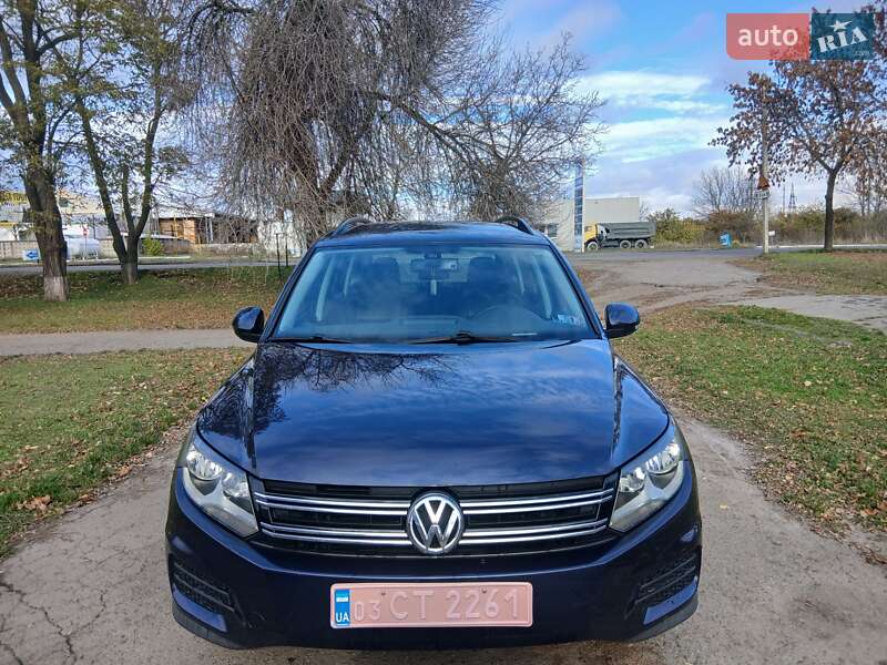 Внедорожник / Кроссовер Volkswagen Tiguan 2015 в Первомайске