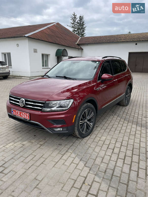 Внедорожник / Кроссовер Volkswagen Tiguan 2017 в Новояворовске