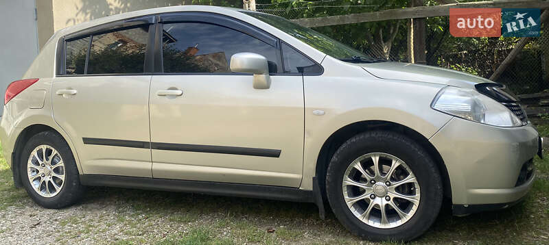 Хэтчбек Nissan TIIDA 2008 в Самборе