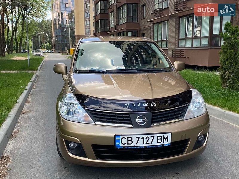 Хэтчбек Nissan TIIDA 2008 в Чернигове