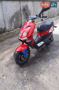 Макси-скутер Peugeot TKR 2011 в Кременце Макси-скутер Peugeot TKR 2011 в Кременце