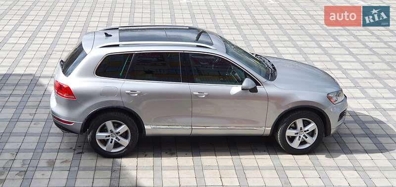 Внедорожник / Кроссовер Volkswagen Touareg 2011 в Виннице