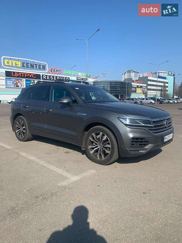 Позашляховик / Кросовер Volkswagen Touareg 2019 в Одесі