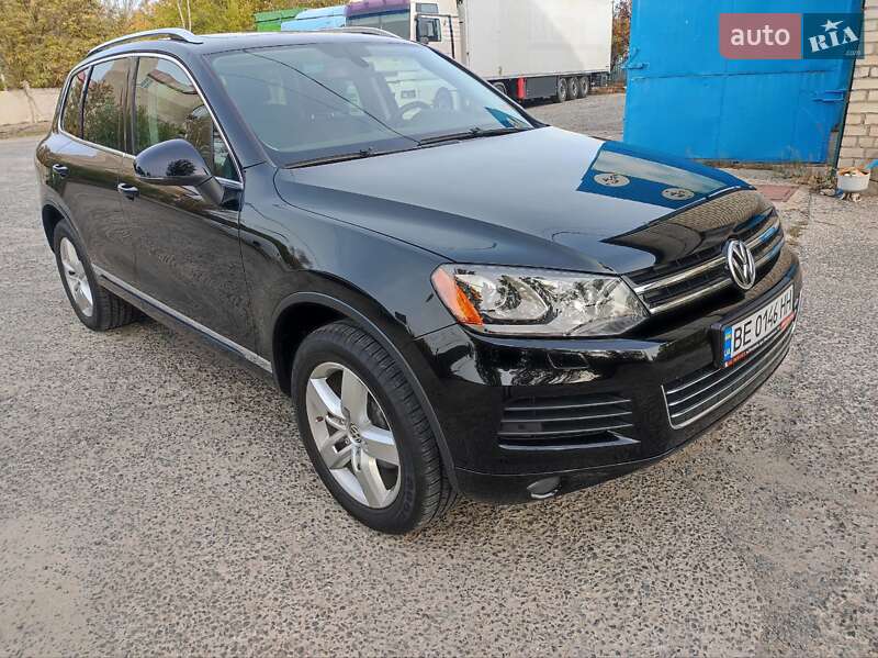 Внедорожник / Кроссовер Volkswagen Touareg 2014 в Николаеве