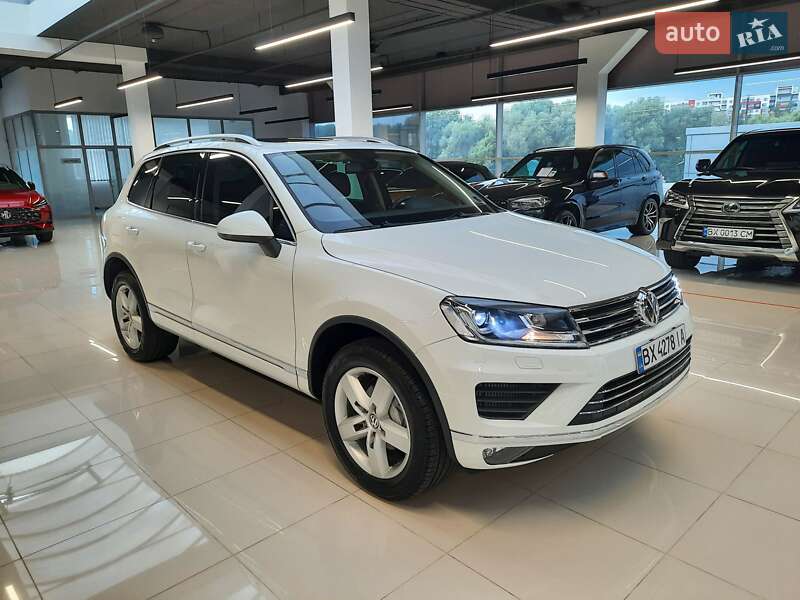 Внедорожник / Кроссовер Volkswagen Touareg 2014 в Хмельницком