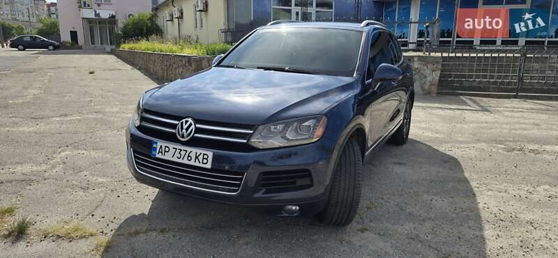 Внедорожник / Кроссовер Volkswagen Touareg 2012 в Днепре