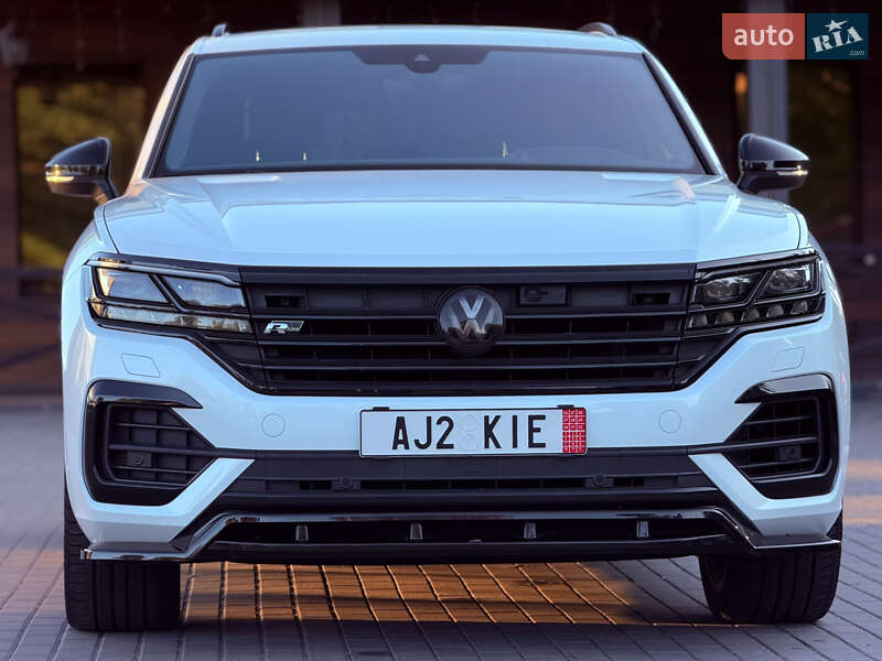 Позашляховик / Кросовер Volkswagen Touareg 2018 в Рівному