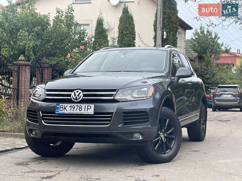Внедорожник / Кроссовер Volkswagen Touareg 2014 в Ровно