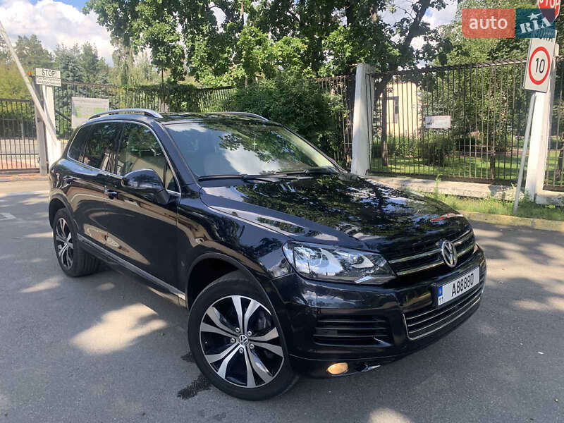 Позашляховик / Кросовер Volkswagen Touareg 2012 в Києві