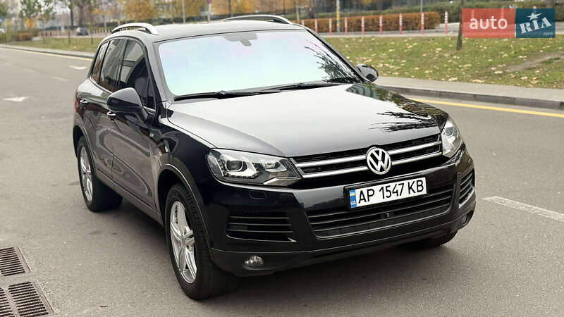 Внедорожник / Кроссовер Volkswagen Touareg 2012 в Киеве