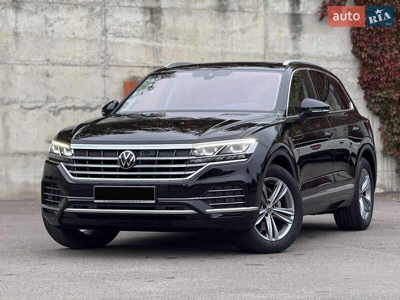 Позашляховик / Кросовер Volkswagen Touareg 2021 в Рівному