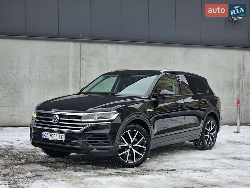 Внедорожник / Кроссовер Volkswagen Touareg 2019 в Киеве