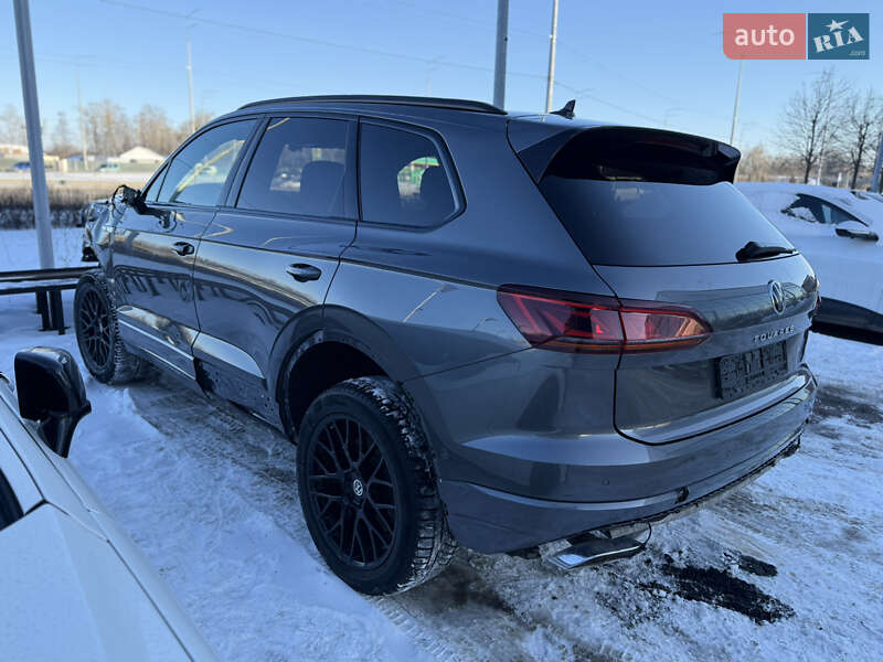 Позашляховик / Кросовер Volkswagen Touareg 2022 в Києві