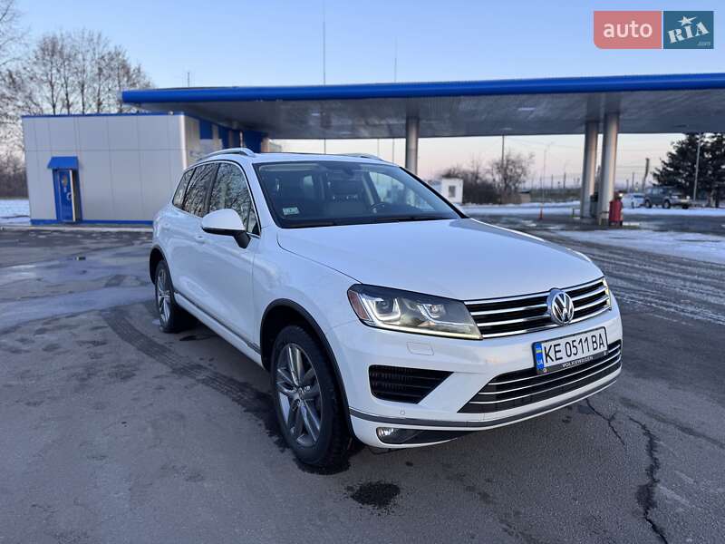 Внедорожник / Кроссовер Volkswagen Touareg 2015 в Павлограде