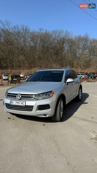 Позашляховик / Кросовер Volkswagen Touareg 2011 в Полтаві