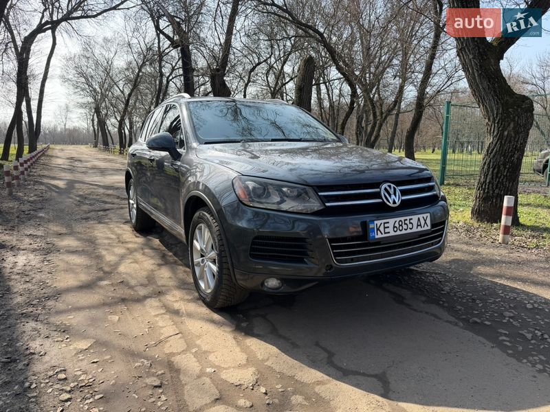 Внедорожник / Кроссовер Volkswagen Touareg 2012 в Павлограде