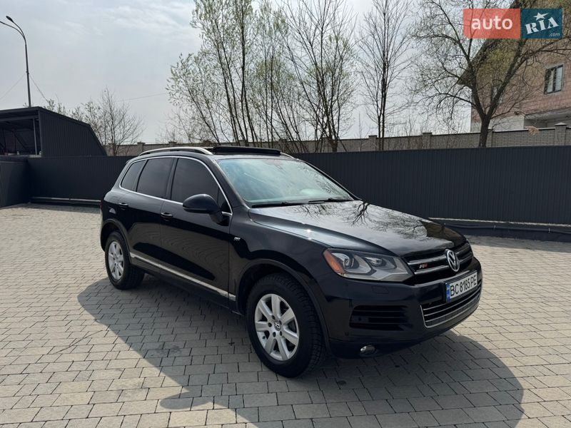 Внедорожник / Кроссовер Volkswagen Touareg 2013 в Львове