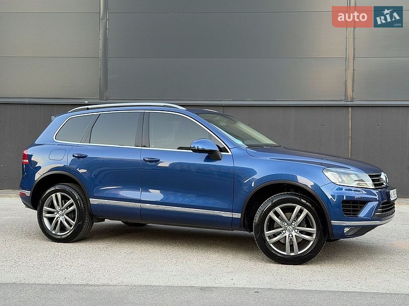 Внедорожник / Кроссовер Volkswagen Touareg 2015 в Киеве