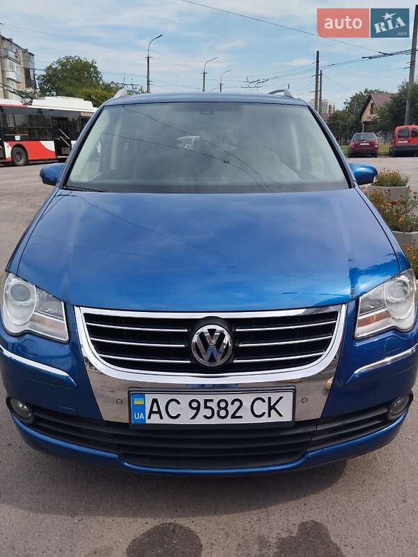 Минивэн Volkswagen Touran 2008 в Луцке