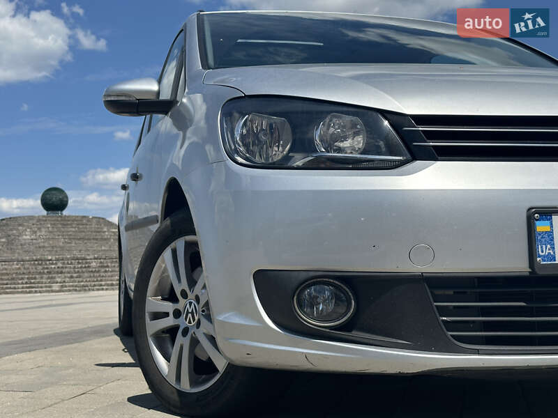 Минивэн Volkswagen Touran 2013 в Днепре Минивэн Volkswagen Touran 2013 в Днепре