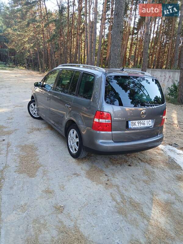 Мінівен Volkswagen Touran 2005 в Вараші
