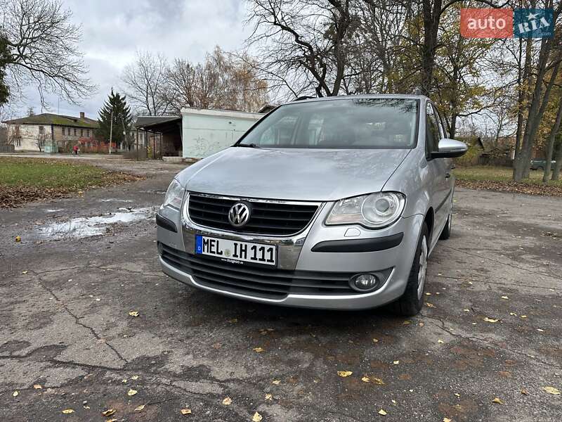 Минивэн Volkswagen Touran 2010 в Лебедине