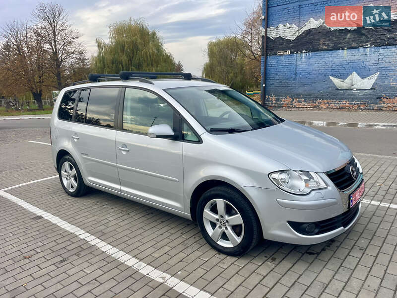 Минивэн Volkswagen Touran 2008 в Луцке