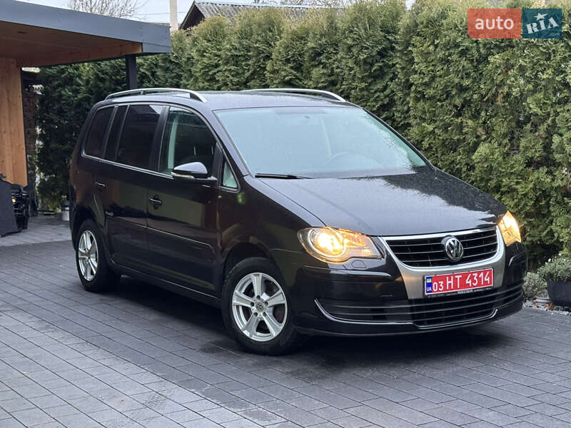 Минивэн Volkswagen Touran 2010 в Дубно