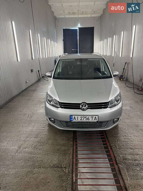 Мінівен Volkswagen Touran 2011 в Києві