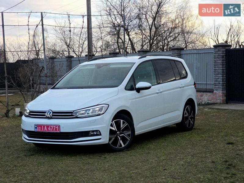 Микровэн Volkswagen Touran 2022 в Буче
