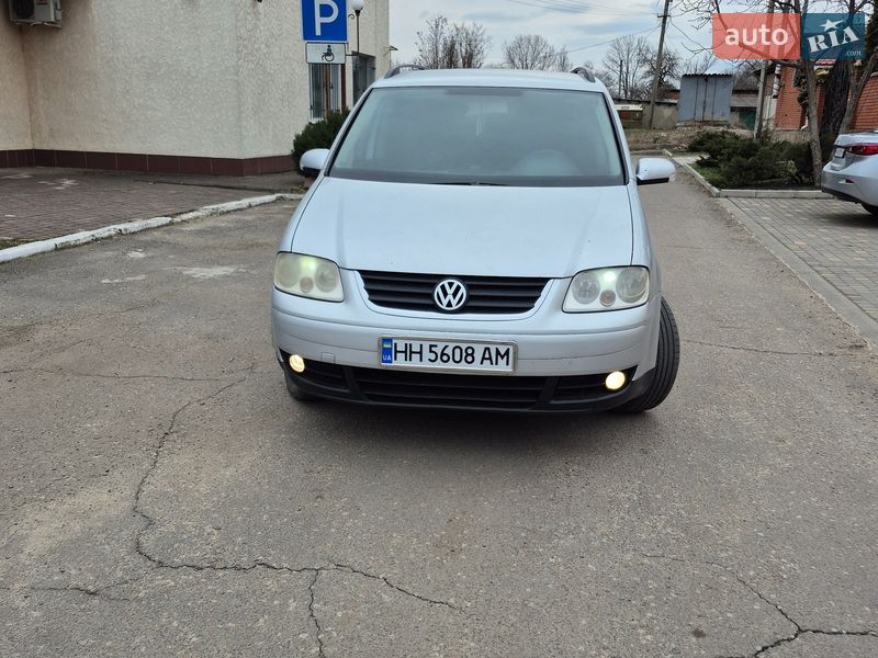 Минивэн Volkswagen Touran 2006 в Ананьеве