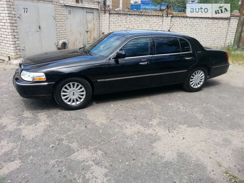 Седан Lincoln Town Car 2005 в Николаеве