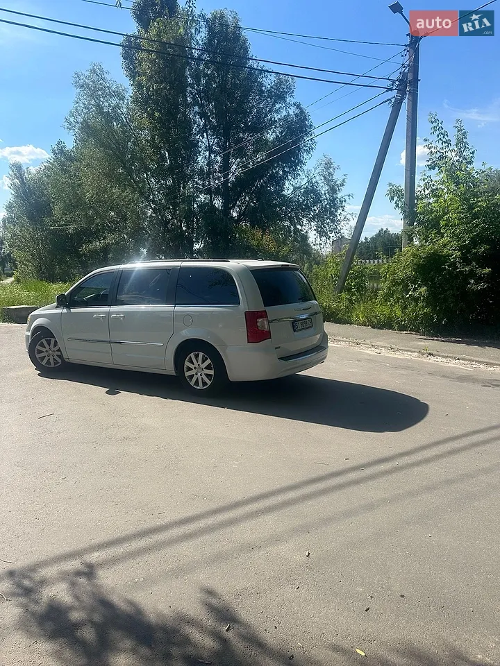 Chrysler Town & Country 2016 photo 5