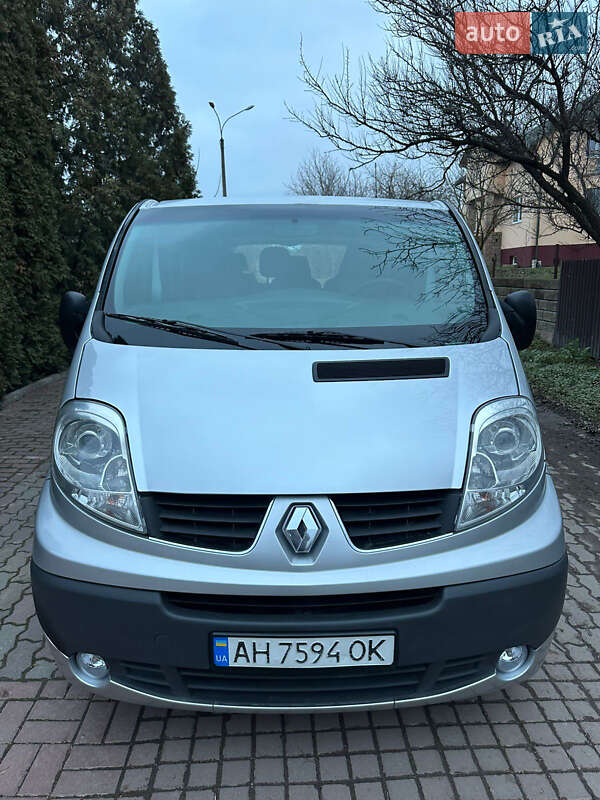 Минивэн Renault Trafic 2013 в Ровно Минивэн Renault Trafic 2013 в Ровно