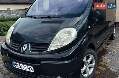 Вантажопасажирський фургон Renault Trafic 2008 в Рівному