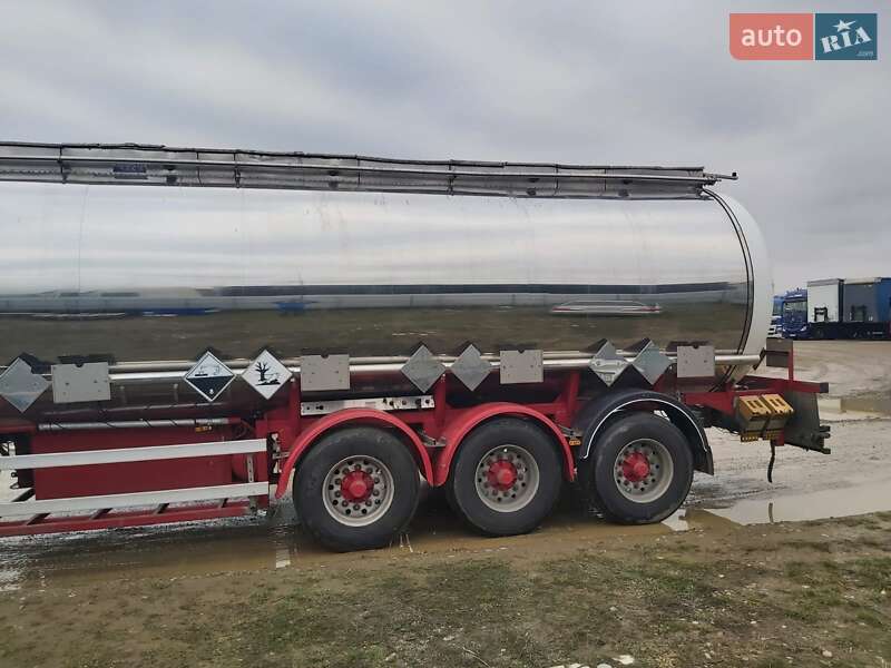 Цистерна полуприцеп Feldbinder TSA 2002 в Черновцах