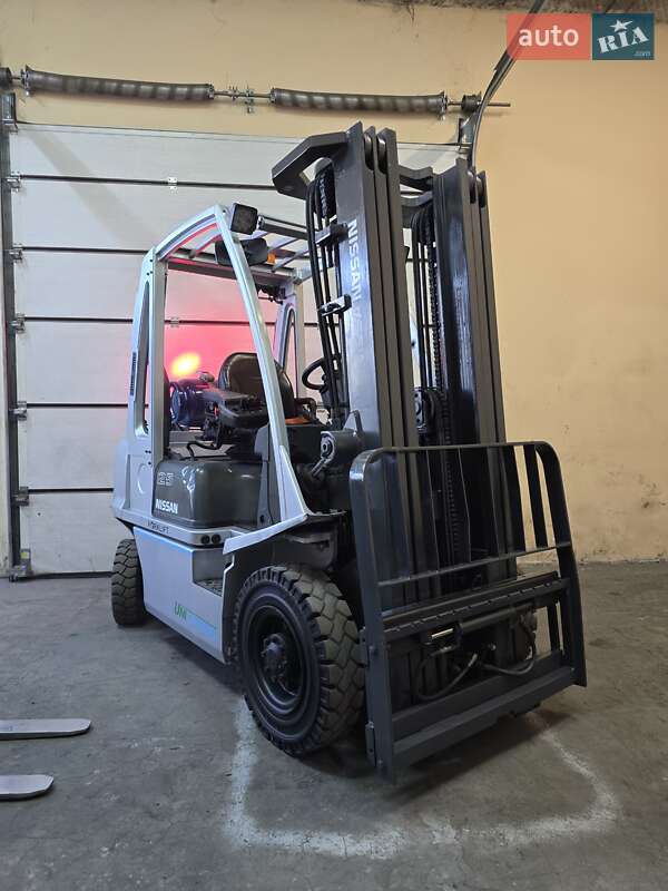 Вилочный погрузчик Nissan UD 2016 в Киеве