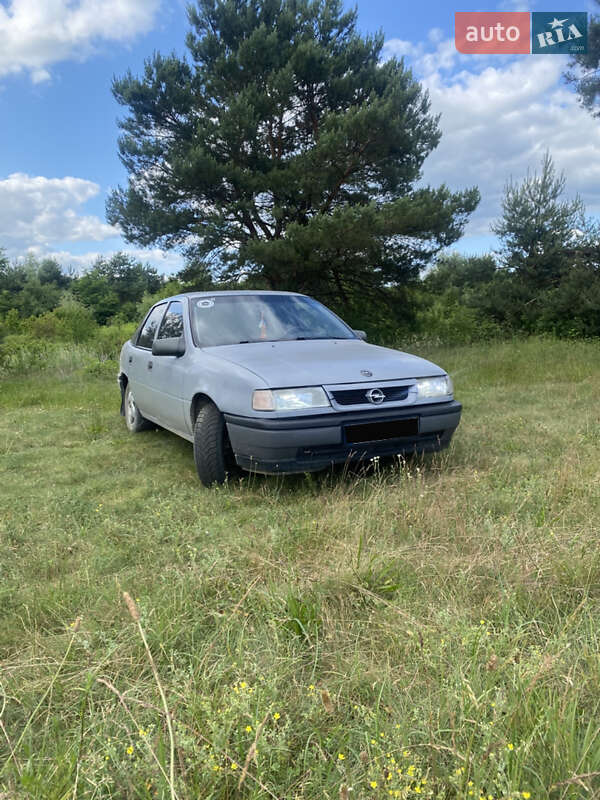 Лифтбек Opel Vectra 1994 в Яворове Лифтбек Opel Vectra 1994 в Яворове