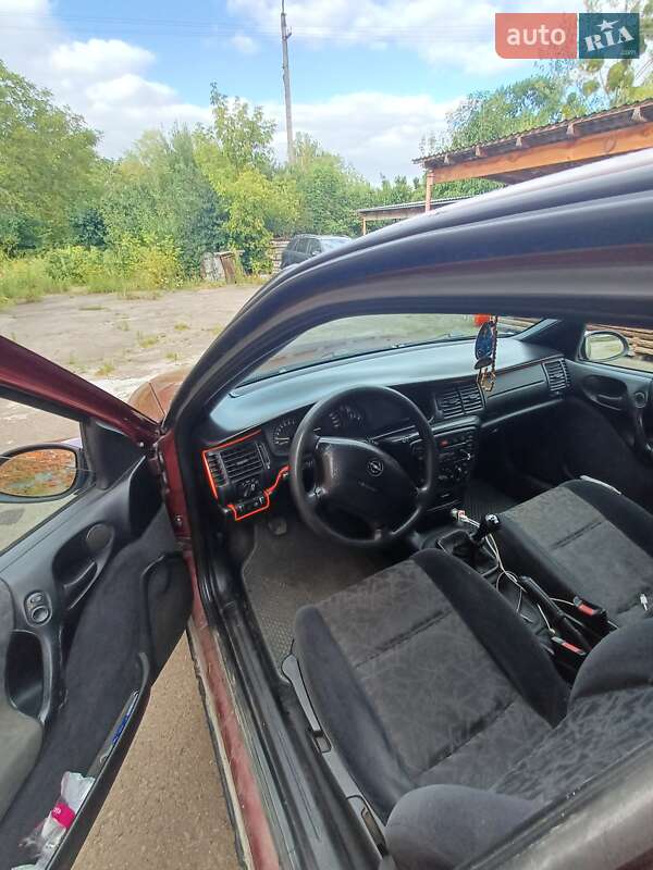 Седан Opel Vectra 1997 в Новом Роздоле