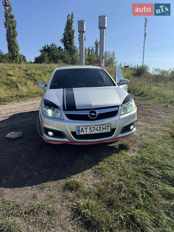 Седан Opel Vectra 2005 в Ивано-Франковске