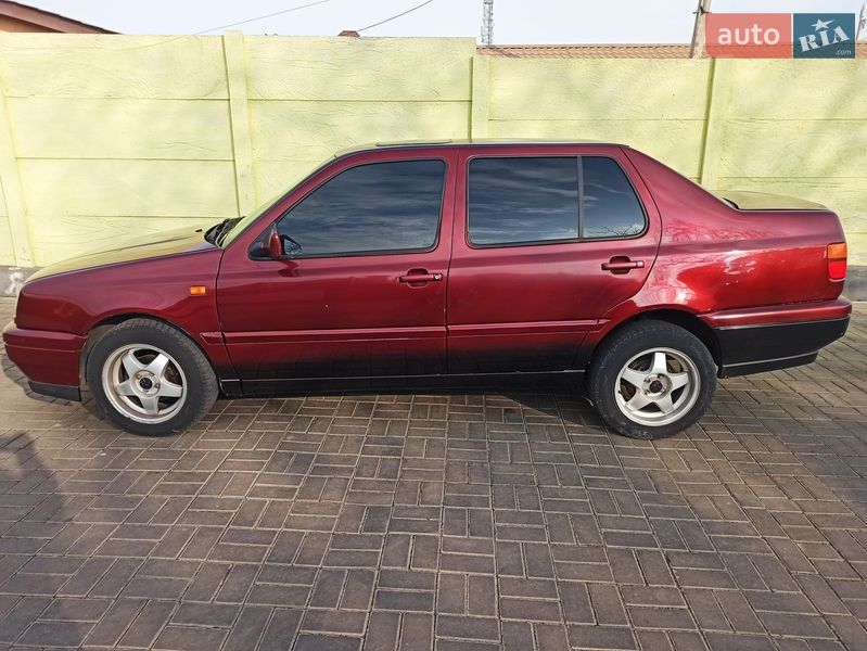 Седан Volkswagen Vento 1992 в Николаеве