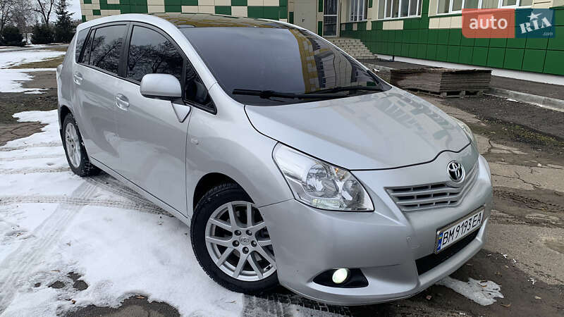Минивэн Toyota Verso 2011 в Конотопе