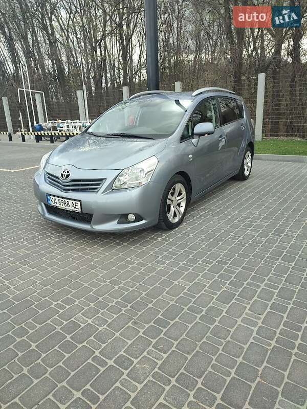 Минивэн Toyota Verso 2010 в Киеве