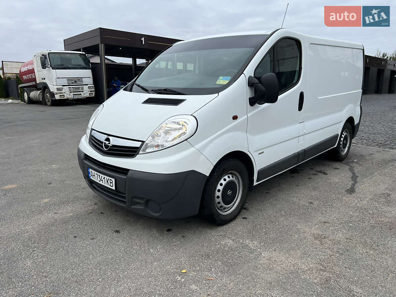 Грузопассажирский фургон Opel Vivaro 2013 в Киеве