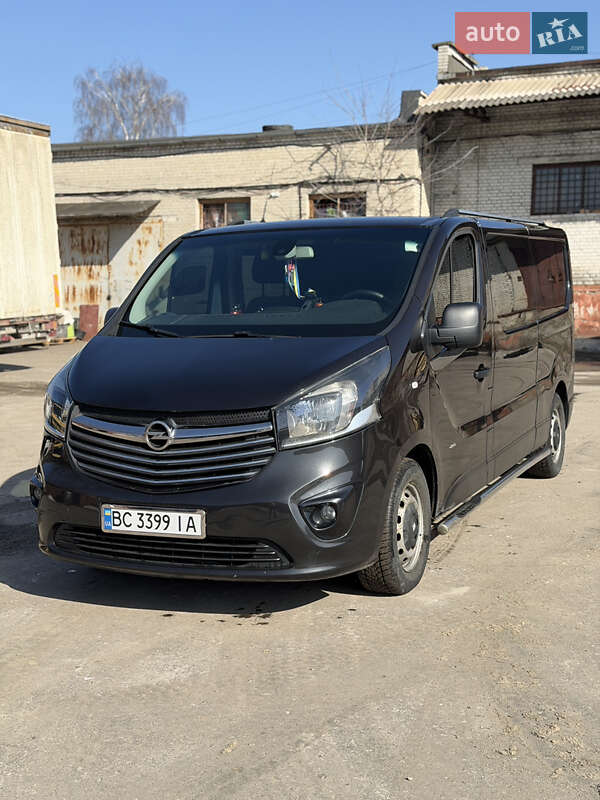 Грузопассажирский фургон Opel Vivaro 2017 в Львове