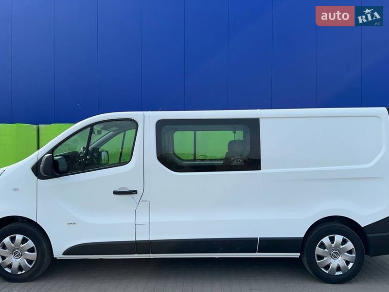 Грузопассажирский фургон Opel Vivaro 2017 в Дубно