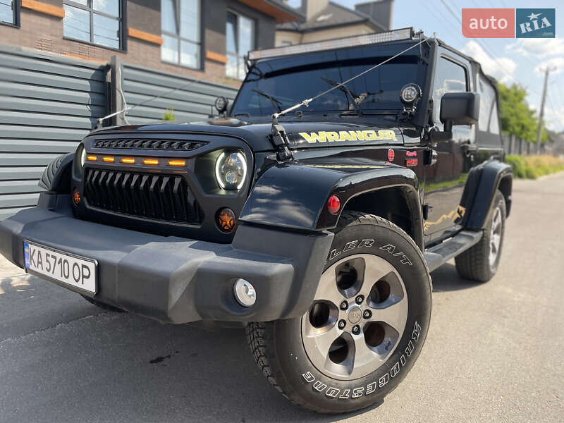 Позашляховик / Кросовер Jeep Wrangler 2015 в Києві