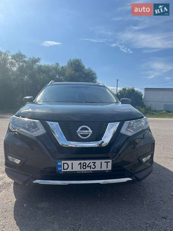 Внедорожник / Кроссовер Nissan X-Trail 2017 в Городке